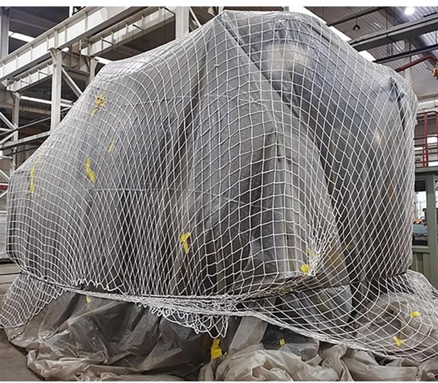 Nylon bevestigingsnet - Vrachtnet - Om lading vast te zetten - Heavy duty nylon - 10 m x 4.5 m - Zwart