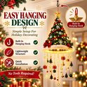 Kerstboom hanger met ster, met LED verlichting en slingers van cadeautjes en sterren. Makkelijk ophangen.
