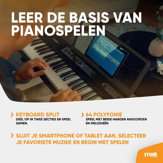 Iemand speelt piano met een tablet voor leerondersteuning. Toont functies zoals keyboard split en 64-voudige polyfonie.