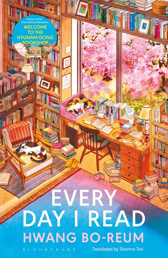 Boekcover met de titel 'Every Day I Read' van Hwang Bo-Reum, met een illustratie van een gezellige boekwinkel met katten.
