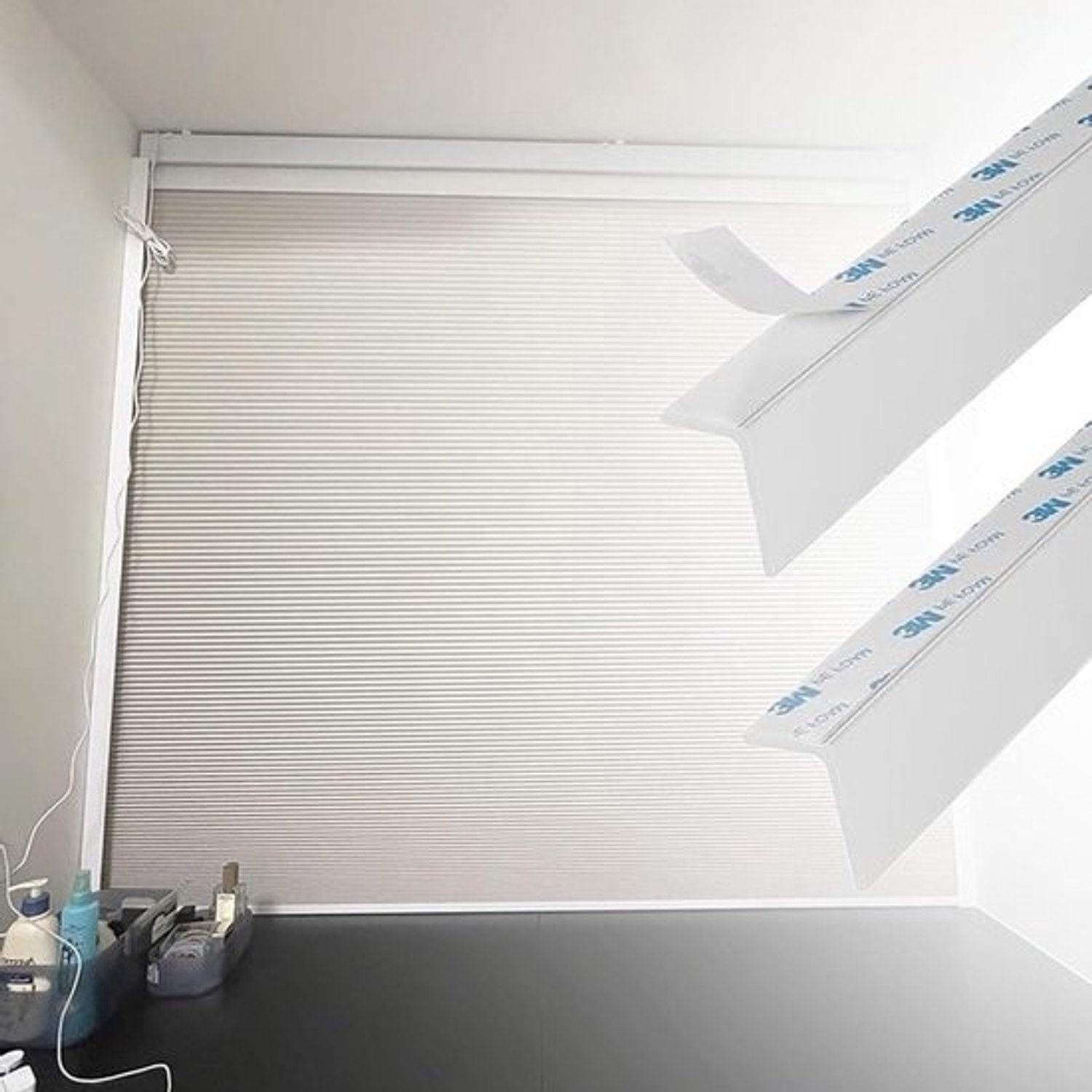 Zelfklevende gordijnstrips - Lichtwerende rails - Voor een donkere slaapkamer - L-vormig profiel - 2 stuks - Wit