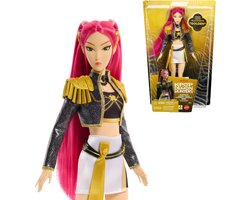 KPop Demon Hunters HUNTR/X Mira 'Golden' zingende pop in outfit