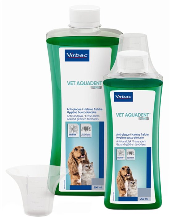 Twee Vet Aquadent flessen (250ml en 500ml) met afbeeldingen van een hond en kat, inclusief doseerdop.