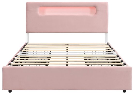 Leeg roze gestoffeerd bedframe met led-hoofdeinde en lattenbodem, frontaal aanzicht.