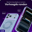 Detail van een lichtblauwe telefoonhoes die de display- en camerarand 2mm en 1mm beschermt.