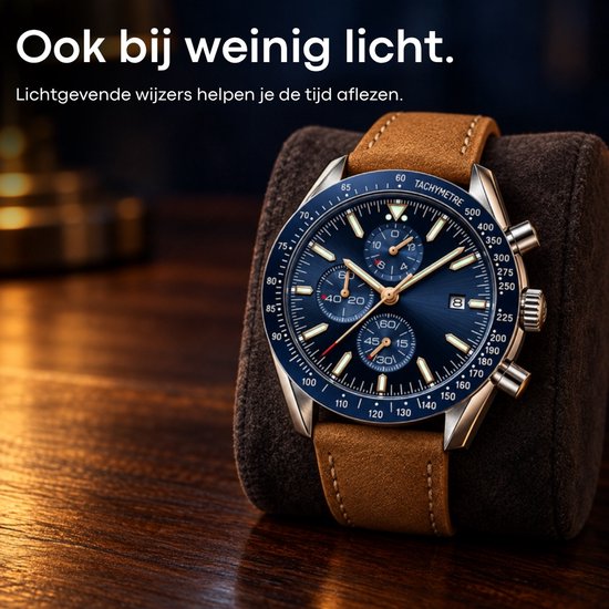 TYME Florence chronograaf met lichtgevende wijzers op een displaykussen, geoptimaliseerd voor weinig licht.