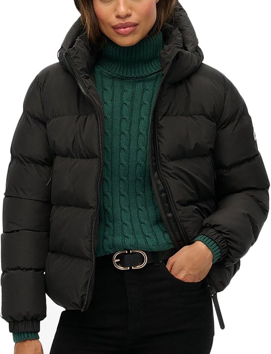 Dames Superdry gewatteerde jas met capuchon, donkergrijs, met groen coltrui, gouden riem.
