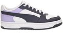 Witte sneaker met paarse en donkergrijze accenten en PUMA-logo op de zool.