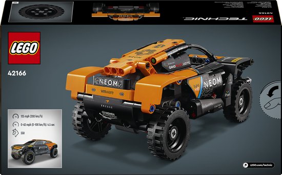 Achterkant van de LEGO Technic NEOM McLaren Extreme E Team raceauto, oranje en zwart met 'Pull Back' logo.