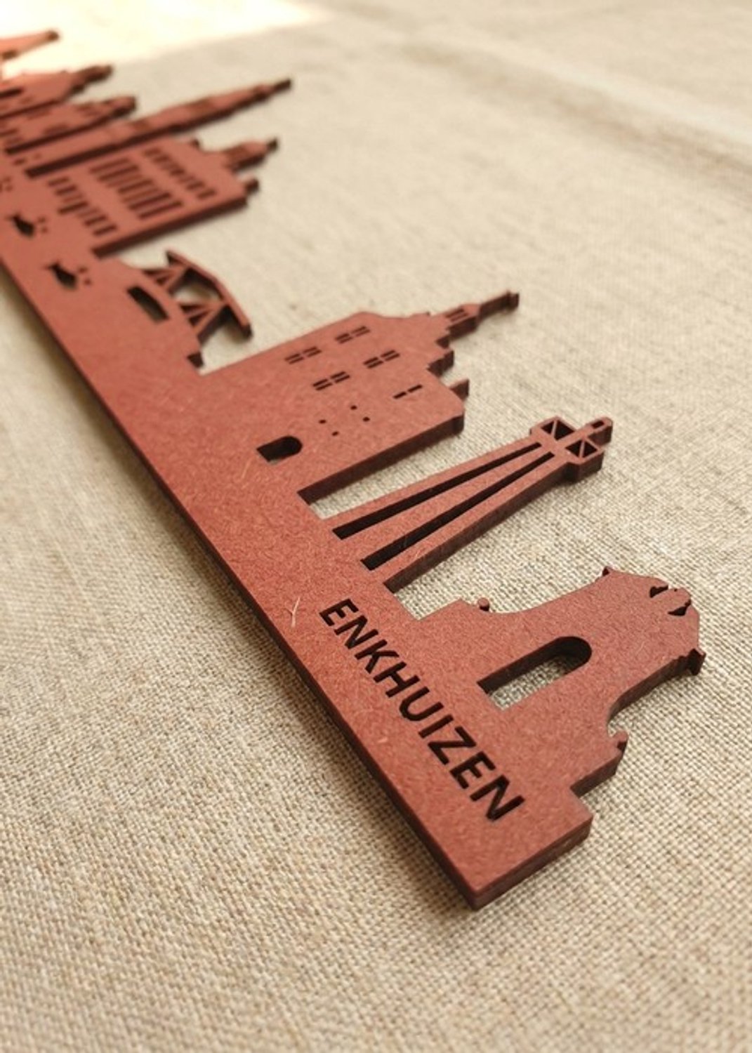 Houten Skyline Enkhuizen | Wanddecoratie voor aan de muur | Rood MDF | 70 x 15 cm