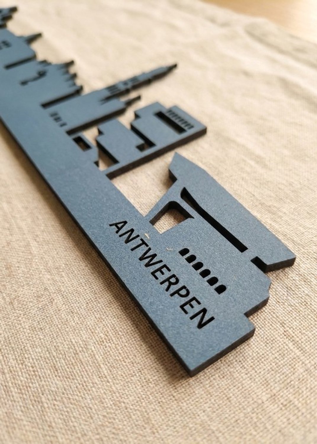 Houten Skyline Antwerpen | Wanddecoratie voor aan de muur | Blauw MDF | 70 x 14 cm