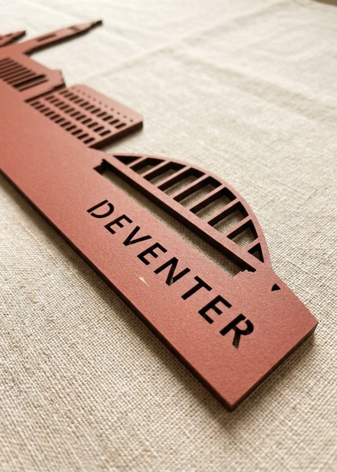 Houten Skyline Deventer | Wanddecoratie voor aan de muur | Rood MDF | 100 x 17,5 cm
