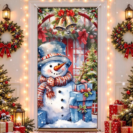 Deurposter van een sneeuwpop met blauwe hoed en gestreepte sjaal, omringd door kerstcadeaus en kransen.