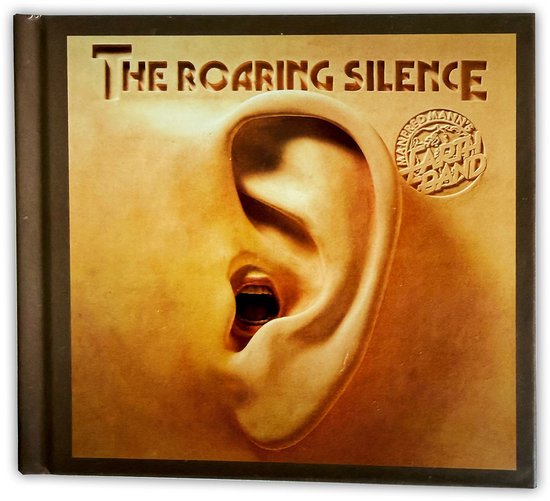 Vinylhoes The Roaring Silence van Manfred Mann's Earth Band met een groot oor en een mond in de gehoorgang.