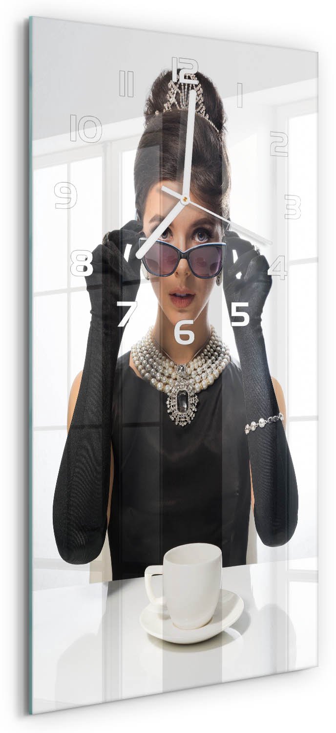Tulup Wandklok - Vrouw met bril Wandklok Glas Met Motief - 30x60 cm - Zwart Decoratieve Glazen Klok - Witte handen - Rechthoekige Klok - Gekleurde Glazen Klok - Glazen Klok Met Print