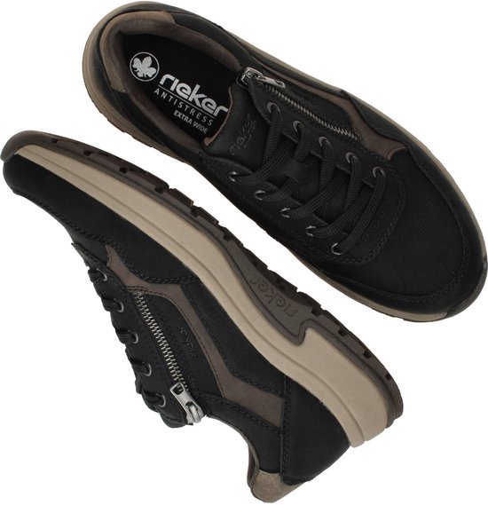 Zwarte Rieker veterschoenen met bruine details en ritssluiting, van bovenaf gezien.