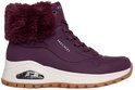 Paarse Skechers veterboot met witte zool, bruine rubberen zoolrand en bontkraag.