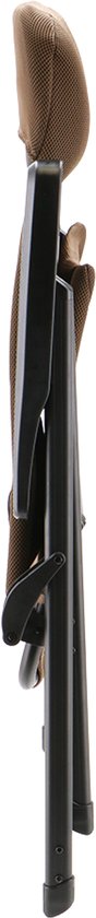 Gevouwen bruine campingstoel met zwart frame, op witte achtergrond.