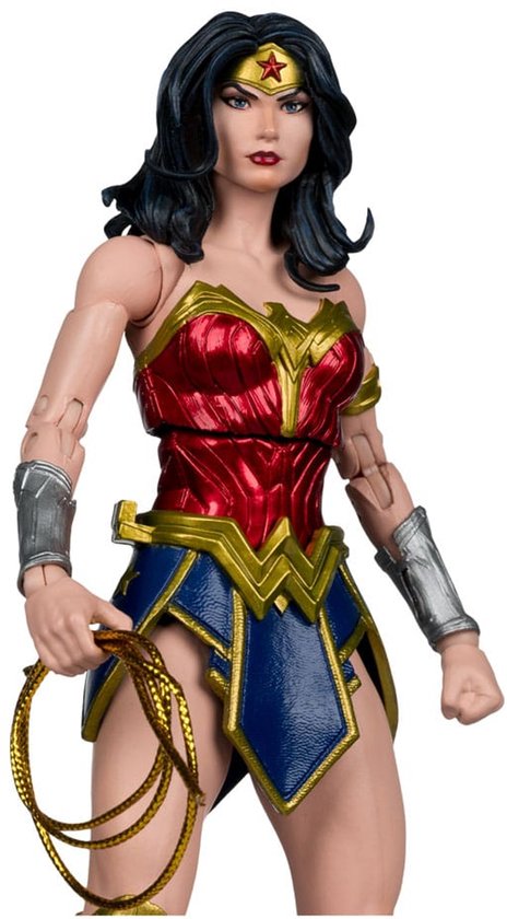 Wonder Woman actiefiguur met rood en blauw kostuum, met lasso in de hand.