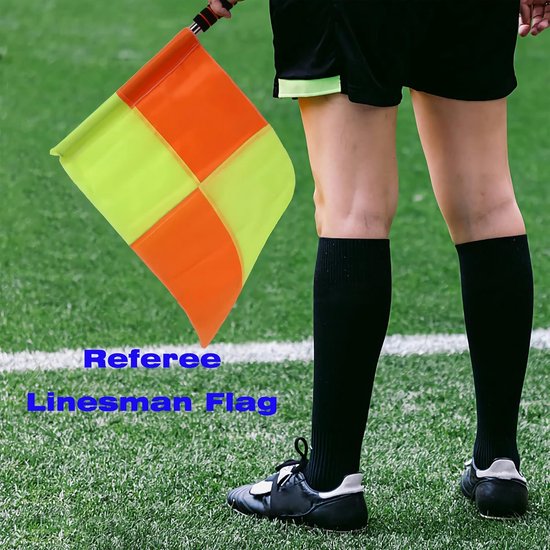 Fluit Met Rode En Gele Kaart Op Het Veld Stock Afbeelding - Image of