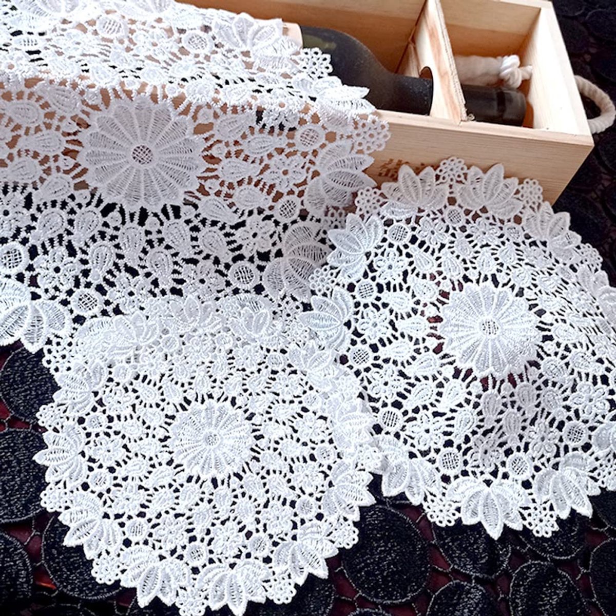 4 stuks wit kant flexibele tafel placemat,kant onderzetters,ronde bloemenvorm,mat,placemat,tafelset,volledig gehaakte deken,beker,onderzetter,eetkamer,keuken,banket,bruiloft,25 cm,hortensia