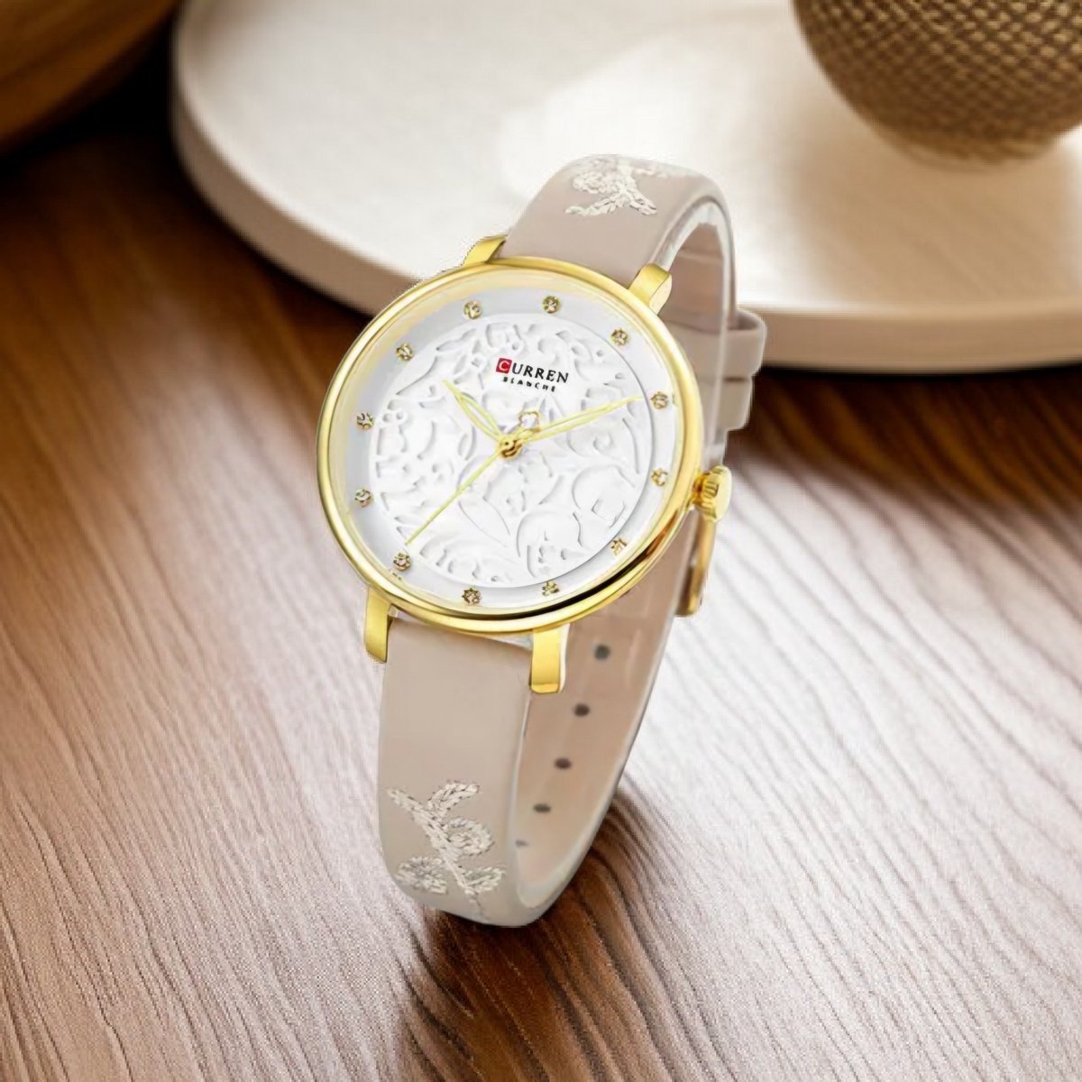 CURREN Beige Leer Band - Dameshorloge met Bloemmotief en Kristalaccenten
