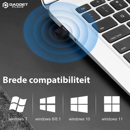 Gedetailleerde weergave van een Gadgetplace USB Bluetooth adapter in een laptop, met "Brede compatibiliteit" en logo's van Windows 7, 8/8.1, 10 en 11.