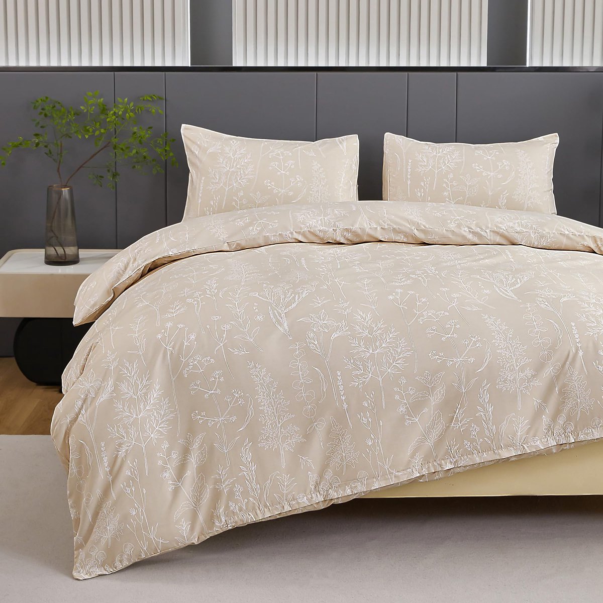 Unyqoos Luxe beddengoedset 220x240 cm met bloemenpatroon en kussenslopen beige