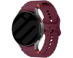 Strap-it Siliconen Wave bandje - Geschikt voor Samsung Galaxy Watch 7 (40 & 44mm) / Galaxy Watch 6 (Classic) / Galaxy Watch 5 (Pro) / Galaxy Watch 4 (Classic) - Wijnrood