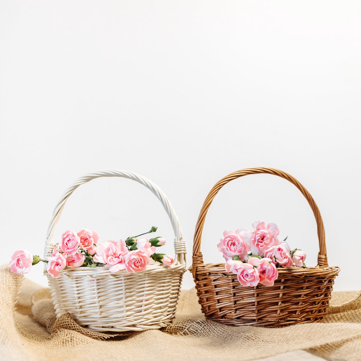 Creative Home Kleine Rieten Mand met Handvat | 22 x 22 x 26 cm | Cadeau Picnic Pasen Doos Decoratie | Paasmandje Handgeweven — cadeau in Wonen & Interieur - foto 2