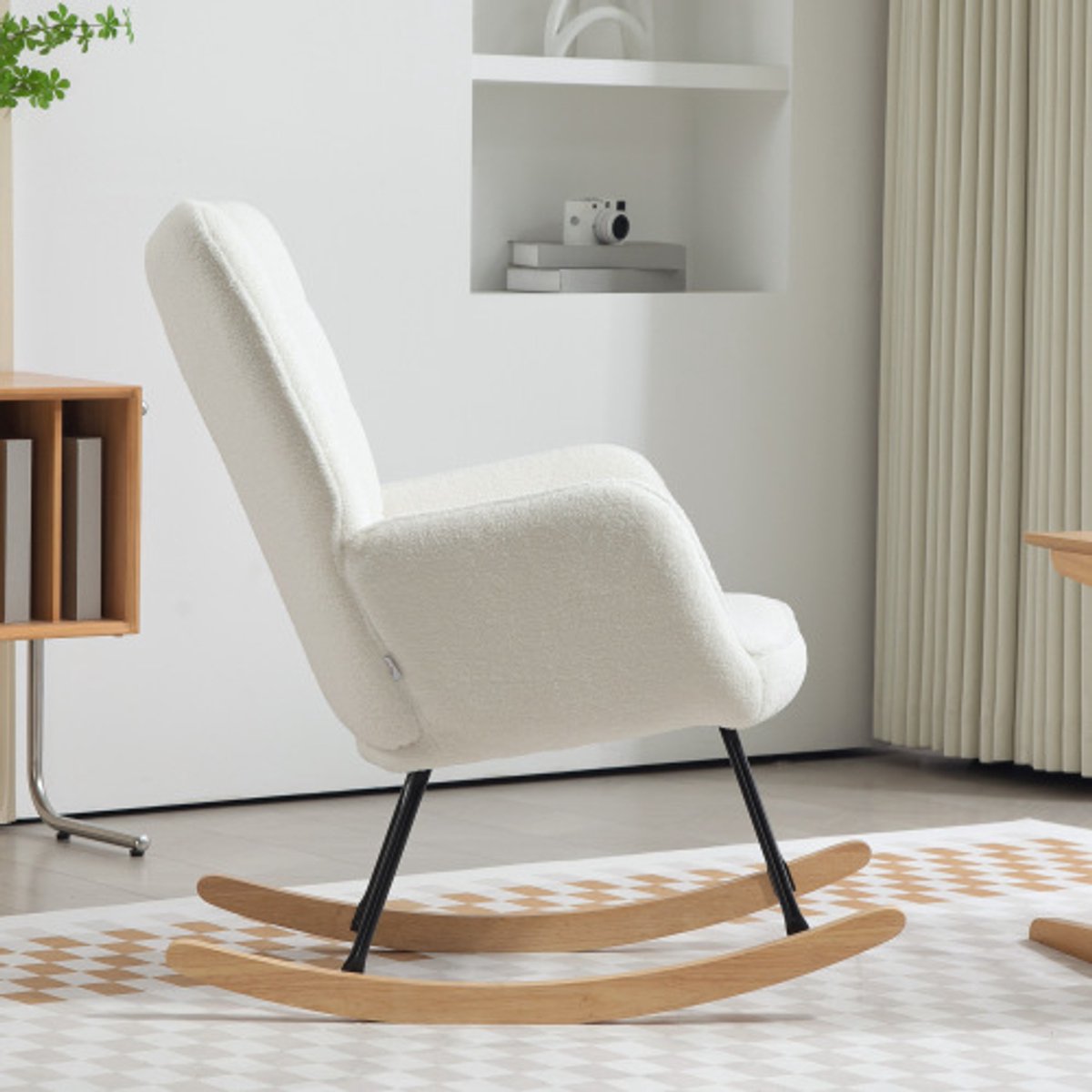 Schommelstoel – Gevloerde Berberstof, Met Armleuningen, Gestoffeerde Zitting op Houten Scharnieren, Relaxfauteuil voor Woon- & Slaapkamer, Tot 120 kg, Wit