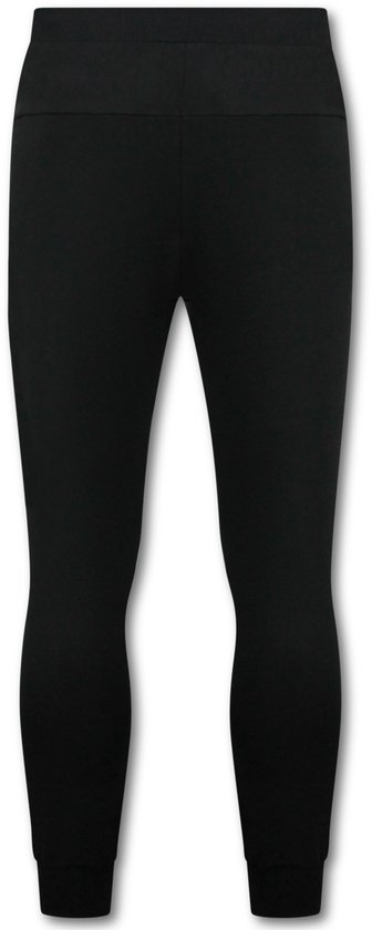 Zwarte joggingbroek.