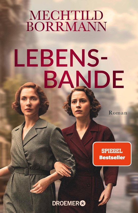 Twee vrouwen in jaren '40 kleding lopen samen. "Lebens-Bande" roman door Mechthild Borrmann.