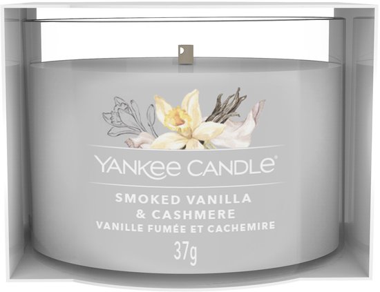 Yankee Candle geurkaars 'Smoked Vanilla & Cashmere'. Grijs met bloemen en vanillestokjes op etiket.