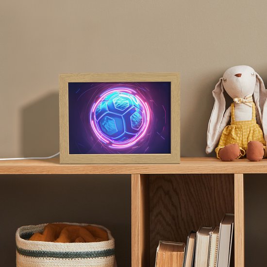 Nachtlampje 20x15 cm - Kinder lampje - Voetbal - Sport - Blauw - Paars - Tafellamp kinderkamer - Slaapkamer lamp - Bedlamp kinderen - Kinderlampje stopcontact - Wandlamp babykamer - Nachtlampjes van OnlyWow — afbeelding 3