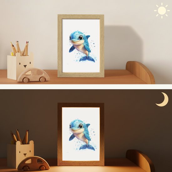 Nachtlampje 15x20 cm - Kinder lampje - Dolfijn - Blauw - Water - Druppels - Tafellamp kinderkamer - Slaapkamer lamp - Bedlamp kinderen - Kinderlampje stopcontact - Wandlamp babykamer - Nachtlampjes van OnlyWow — afbeelding 4