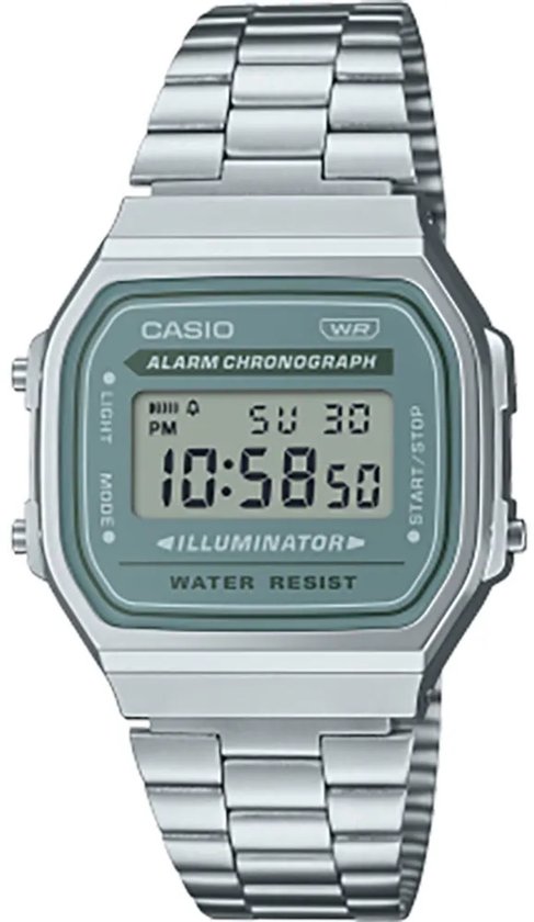 Zilverkleurig Casio horloge met groen digitaal display en metalen band.