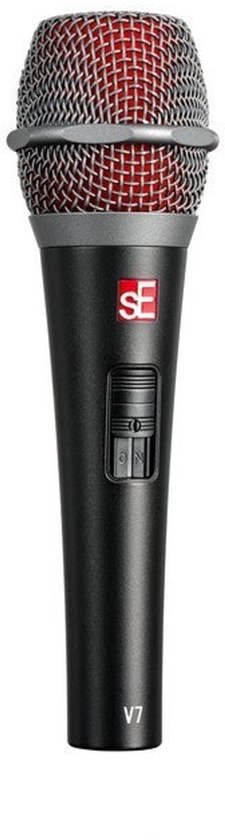 Zwarte microfoon met rood metalen grill en aan/uit-schakelaar. SE V7 logo.