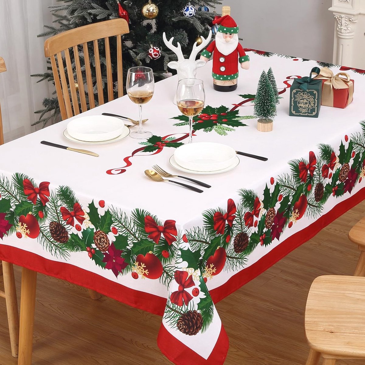 Kerst Tafelkleed met Sterren en Hulst - Afveegbaar Vierkant 137 x 137 cm
