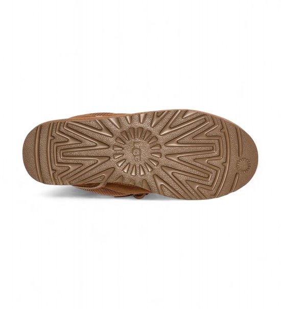 Bruine UGG sneakerzool met duidelijk profiel en UGG logo.