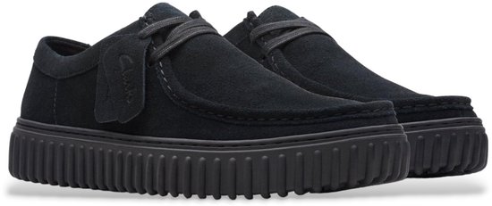 Zwarte suède Clarks Torhill Lo veterschoenen met dikke zwarte zool.