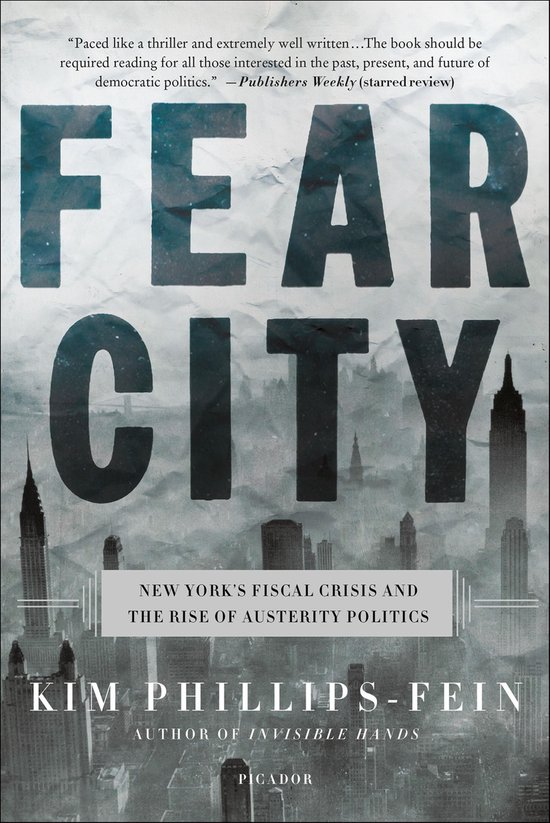 Livre "Fear City" sur la crise de New York, avec une skyline.