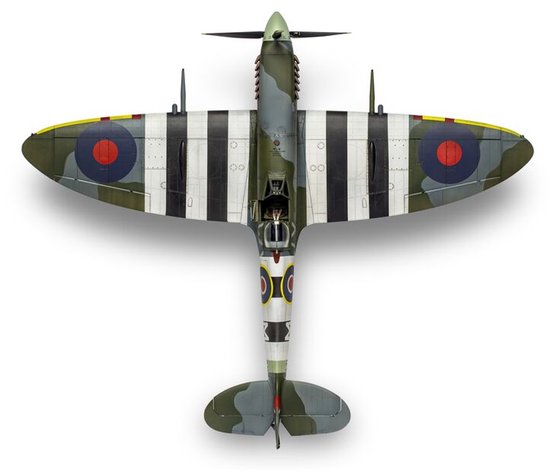 Kit de Avions Airfix - 17001A Supermarine Spitfire Mk.Ixc - Flying Dray - Avion de chasse britannique de la Seconde Guerre mondiale - Avec verre à bière en plastique exclusif - 1:24