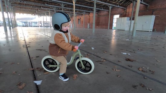 Chillafish Loopfiets 2 jaar - Lichtgewicht met verstelbaar zadel en stuur - Groen - Loopfiets voor jongens en meisjes tot 5 jaar met voetsteun, handvat om te dragen en 12" anti lek banden - Model Charlie Lux