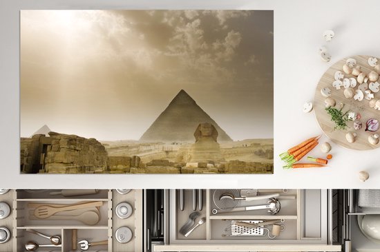 KitchenYeah® Inductie beschermer 81.6x52.7 cm - De Sfinx van Gizeh en piramide in een zandstorm - Kookplaataccessoires - Afdekplaat voor kookplaat - Inductiebeschermer - Inductiemat - Inductieplaat mat