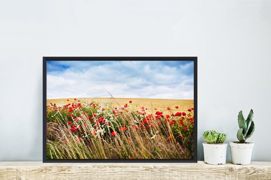 Photo encadrée - Champ de fleurs sous le ciel bleu cadre photo noir sans passe partout 60x40 cm - Affiche encadrée (Décoration murale salon / chambre)