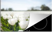 KitchenYeah® Inductie beschermer 77x51 cm - Tulpenveld met witte tulpen - Kookplaataccessoires - Afdekplaat voor kookplaat - Inductiebeschermer - Inductiemat - Inductieplaat mat