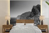 Behang - Fotobehang Berg - Portugal - Madeira - zwart wit - Breedte 280 cm x hoogte 280 cm