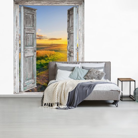 Behang - Fotobehang Doorkijk - Platteland - Landschap - Zon - Breedte 195 cm x hoogte 260 cm
