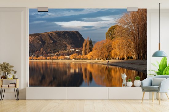 Reflet de saules d'automne dans le lac Wanaka en Nouvelle-Zélande papier peint photo vinyle largeur 360 cm x hauteur 240 cm - Tirage photo sur papier peint (disponible en 7 tailles)